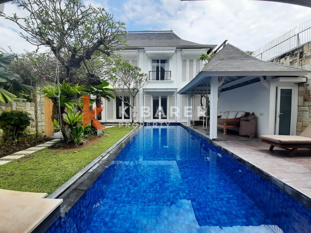 Gorgeous Four Bedroom Villa with colonial style in Canggu