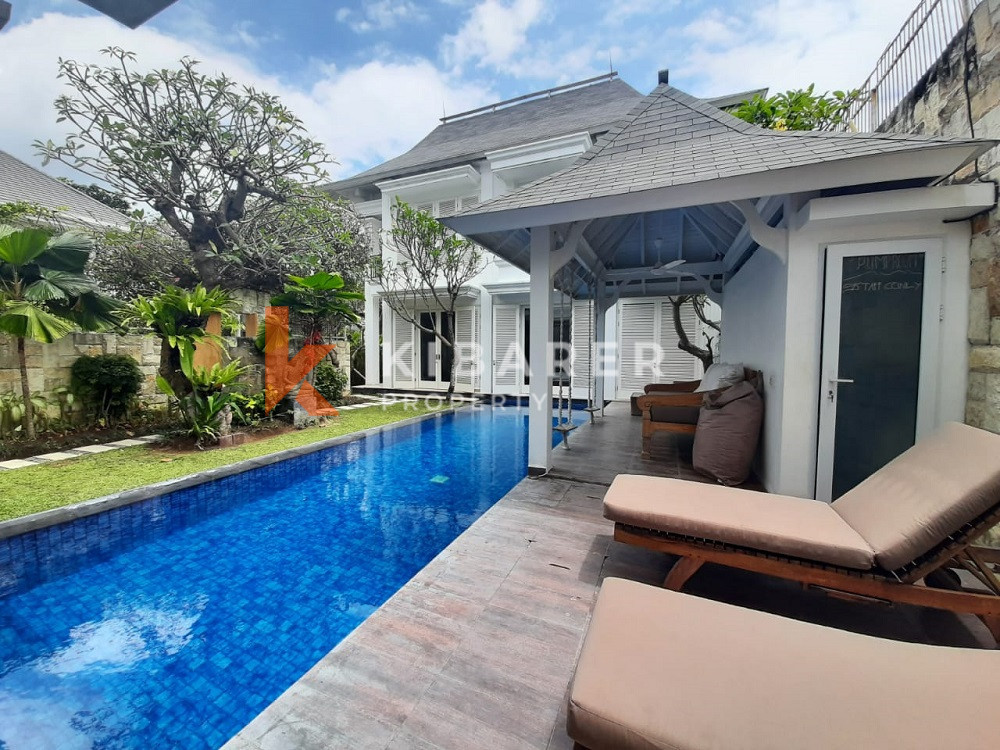Gorgeous Four Bedroom Villa with colonial style in Canggu
