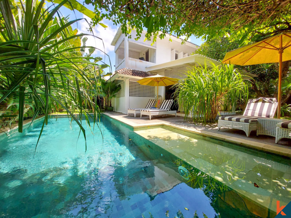 Chic Villa Coloniale de Trois Chambres à Louer à Seminyak