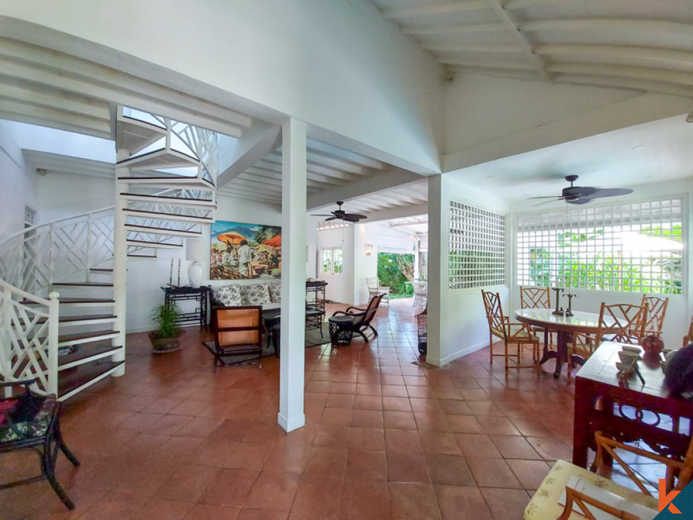 Chic Three Bedrooms Colonial Villa for Lease in Seminyak