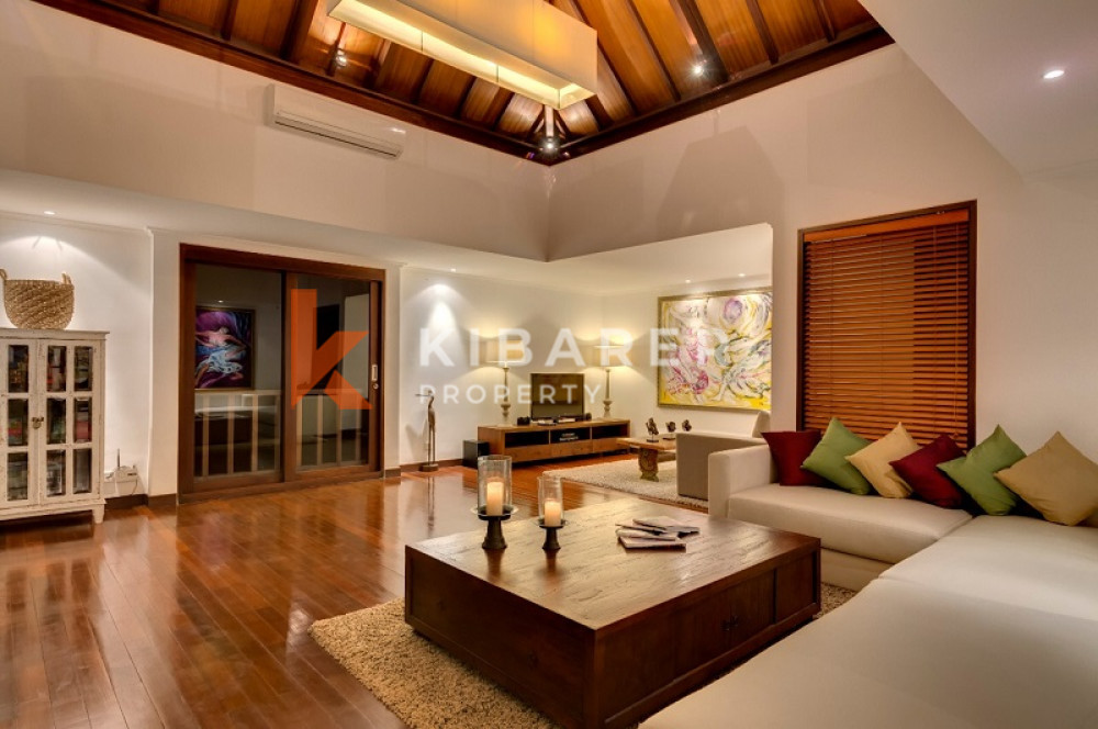 Luxury Two Bedrooms Villa In Canggu ( available on february )