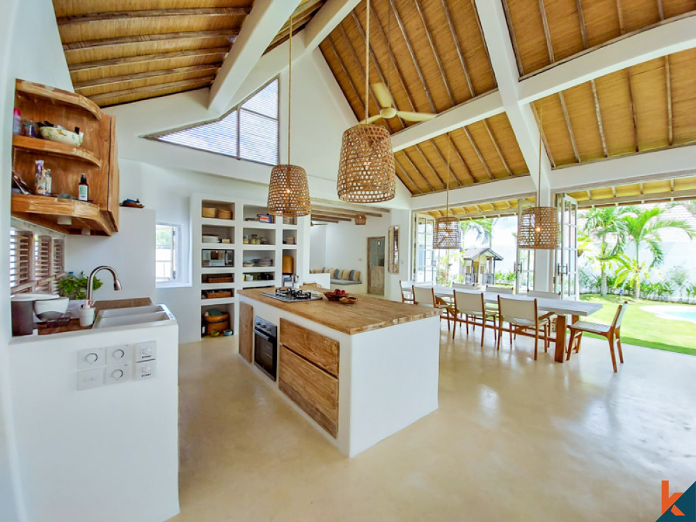 Villa Sewa Tropis Baru Dijual di Umalas