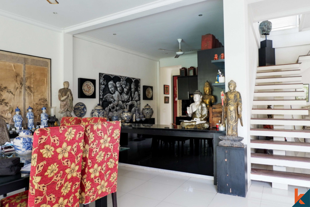 Villa Indah untuk Disewakan di Lokasi Utama Seminyak