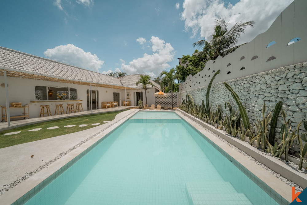 Dijual Villa Tropis 6 Kamar Tidur yang Bagus di Prime Batu Bolong