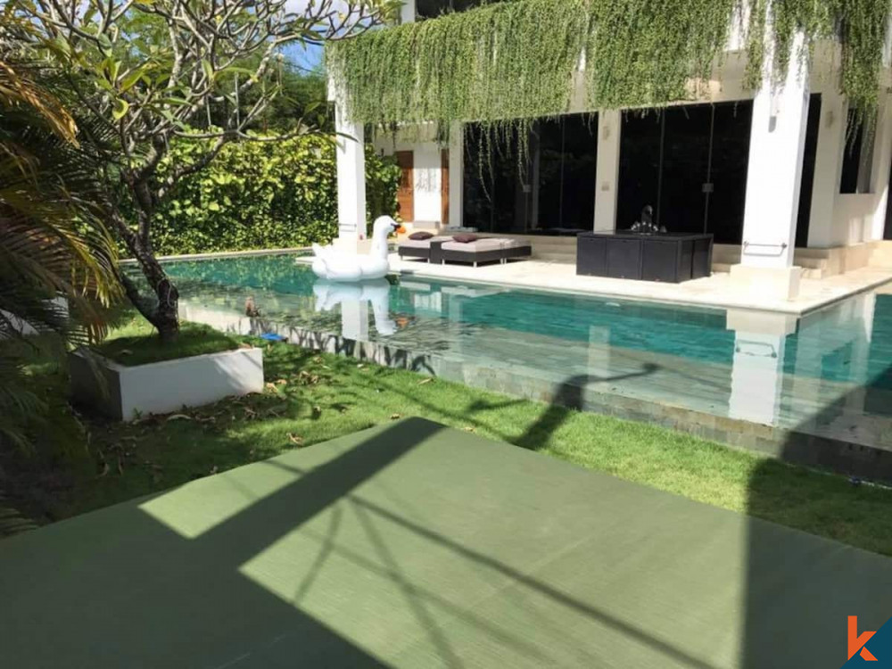 Luxueuse villa intelligente de 3 chambres à quelques pas de la plage à Berawa à vendre