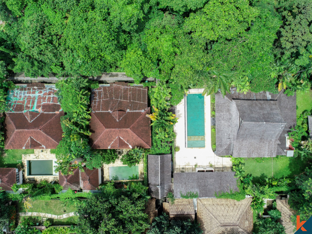 Domaine de trois villas à vendre au prix du marché dans un emplacement privilégié