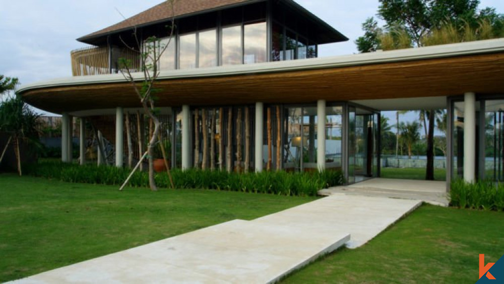 Villa Eksklusif dan Mewah dengan Halaman Luas di Kayu Tulang Dijual
