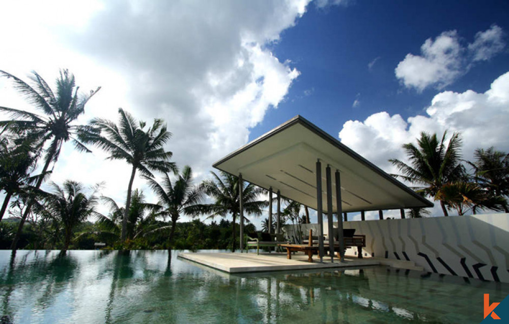 Villa exclusive et luxueuse avec cour massive à Kayu Tulang à vendre