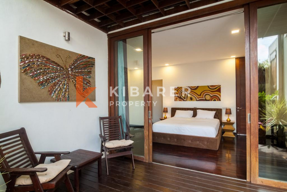 Villa de conception étonnante de quatre chambres à coucher fermée à Umalas