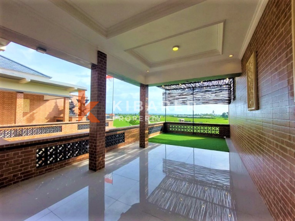 Villa Semi Furnished yang Indah Empat Kamar Tidur dengan Pemandangan Sawah di Munggu