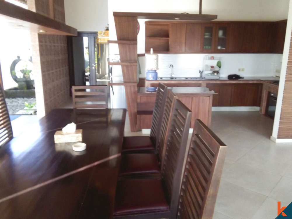 Villa de cinq chambres avec un terrain spacieux à vendre à Lovina