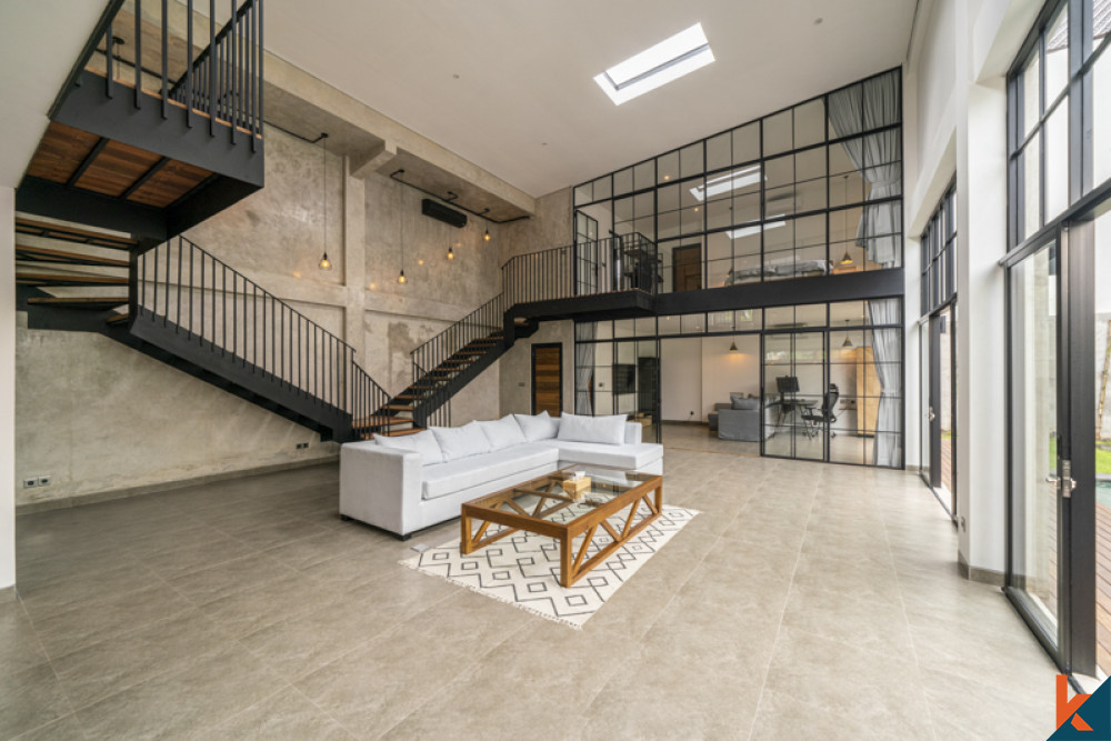 Prochaine villa industrielle moderne de trois chambres à louer à Berawa