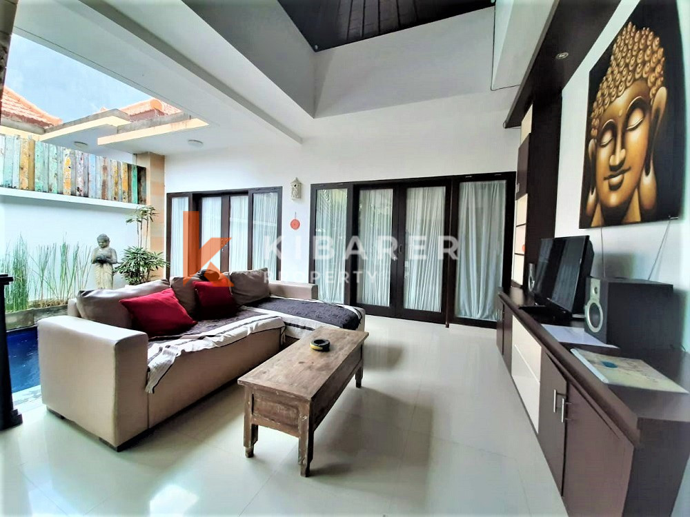 Beautiful Two Bedrooms Open Living Room Villa In Bumbak CLose to Berawa