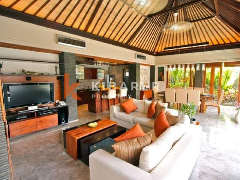 Beautiful Three Bedroom Enclosed Living Villa in Canggu (This villa will be available in the middle of February 2024)