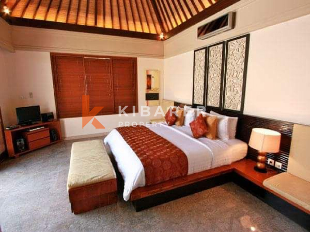 Vila Hidup Tertutup Tiga Kamar Tidur yang Indah di Canggu