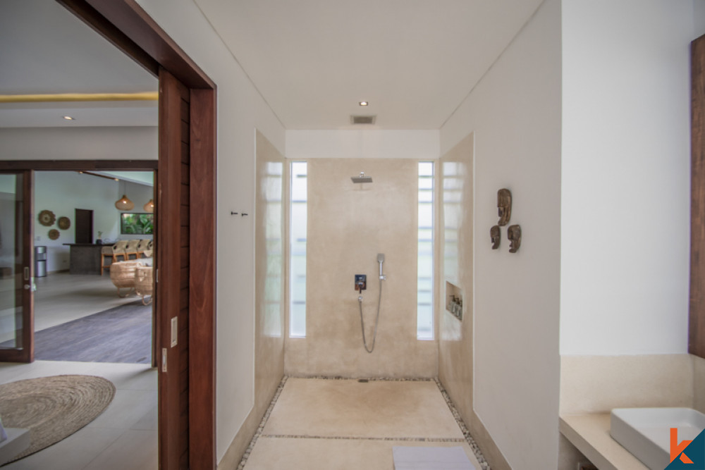 Luxury Three Bedrooms Villa With Rice Field View and Five Star Amenities
