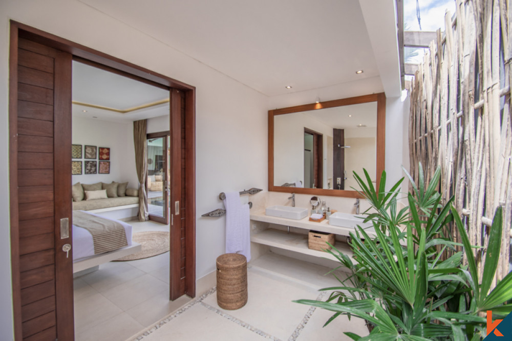 Luxury Three Bedrooms Villa With Rice Field View and Five Star Amenities