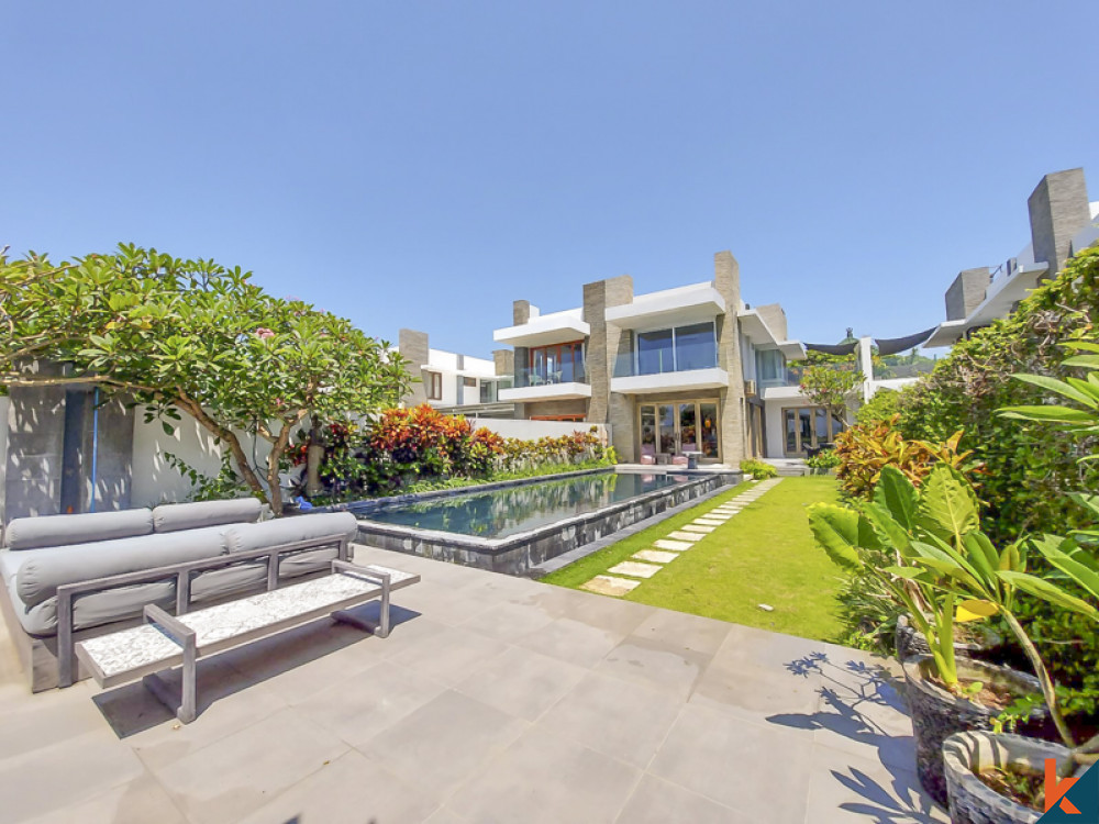 Dijual Villa Hak Milik Tepi Pantai Mewah di Gianyar