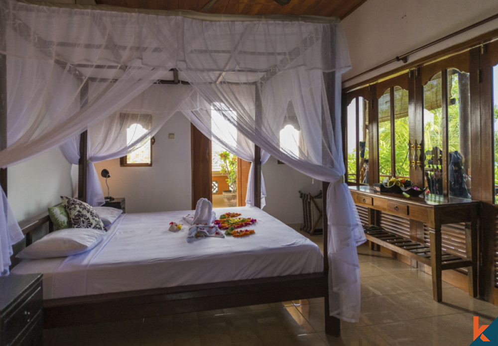 Dijual Villa Tradisional Tiga Kamar Tidur Dekat Pantai di Amed