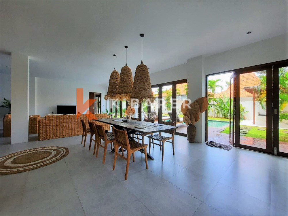 Amazing Design Four Bedrooms Enclosed Living Villa In Kayu tulang-Canggu