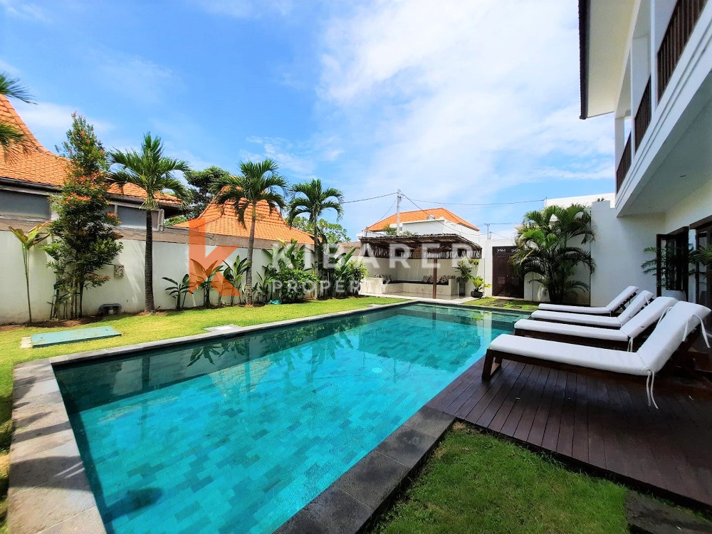 Incroyable villa de vie fermée de quatre chambres à coucher à Canggu