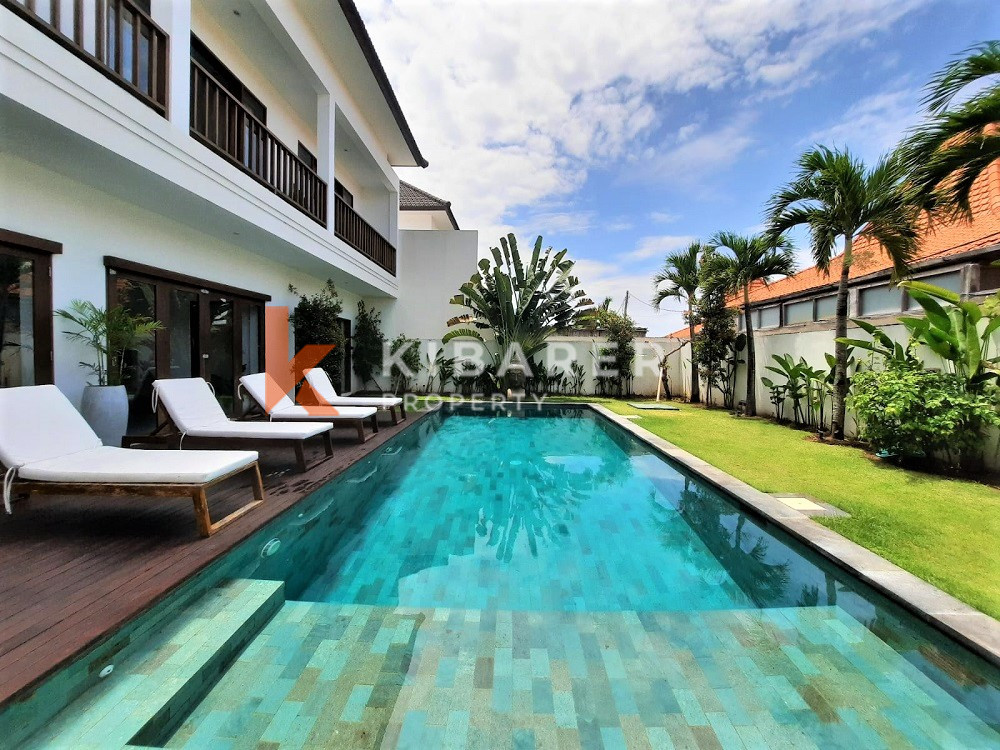 Amazing Design Four Bedrooms Enclosed Living Villa In Kayu tulang-Canggu