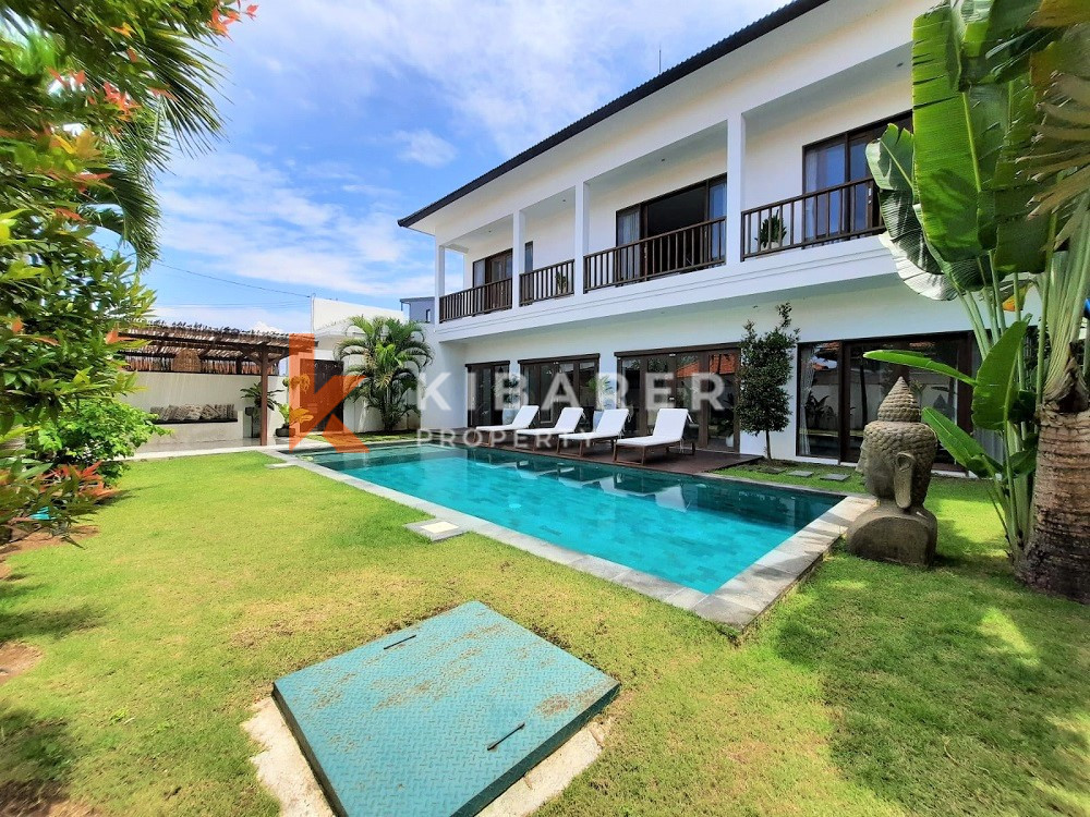 Incroyable villa de vie fermée de quatre chambres à coucher à Canggu