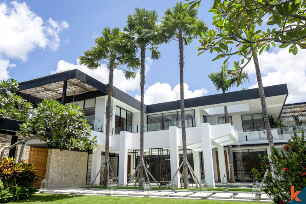Villa Desainer Modern Hak Milik Mewah Dijual di Canggu