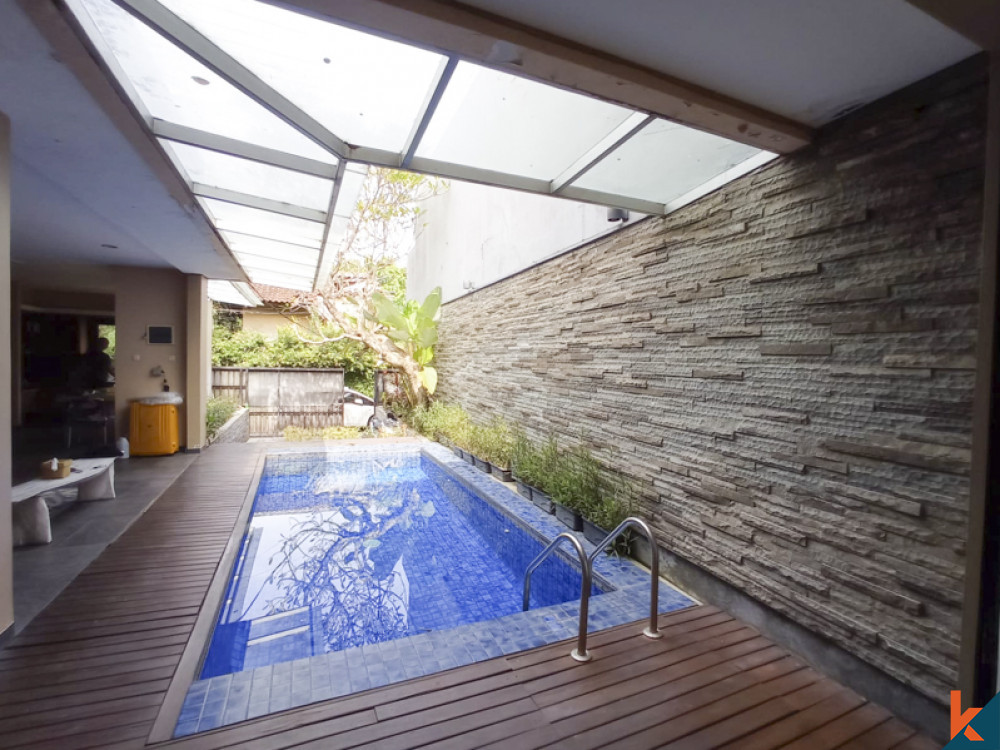 Disewakan Villa 3 Kamar Tidur Nyaman di Seminyak