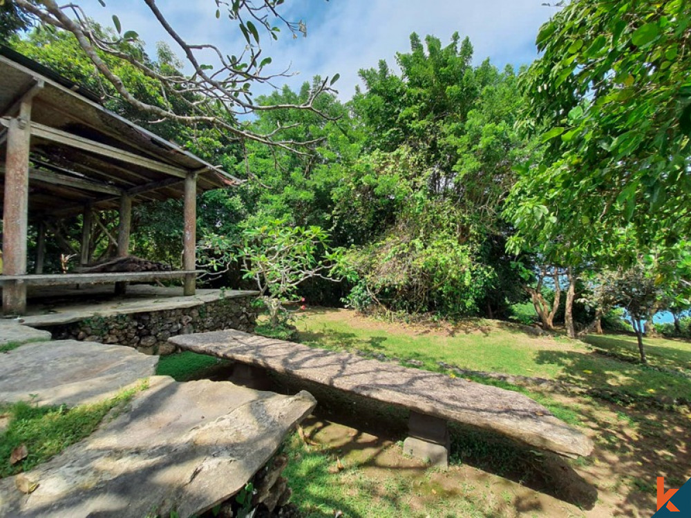 Opportunité d'investissement au sommet d'une falaise 2,8 HA avec une vue et un accès incroyables