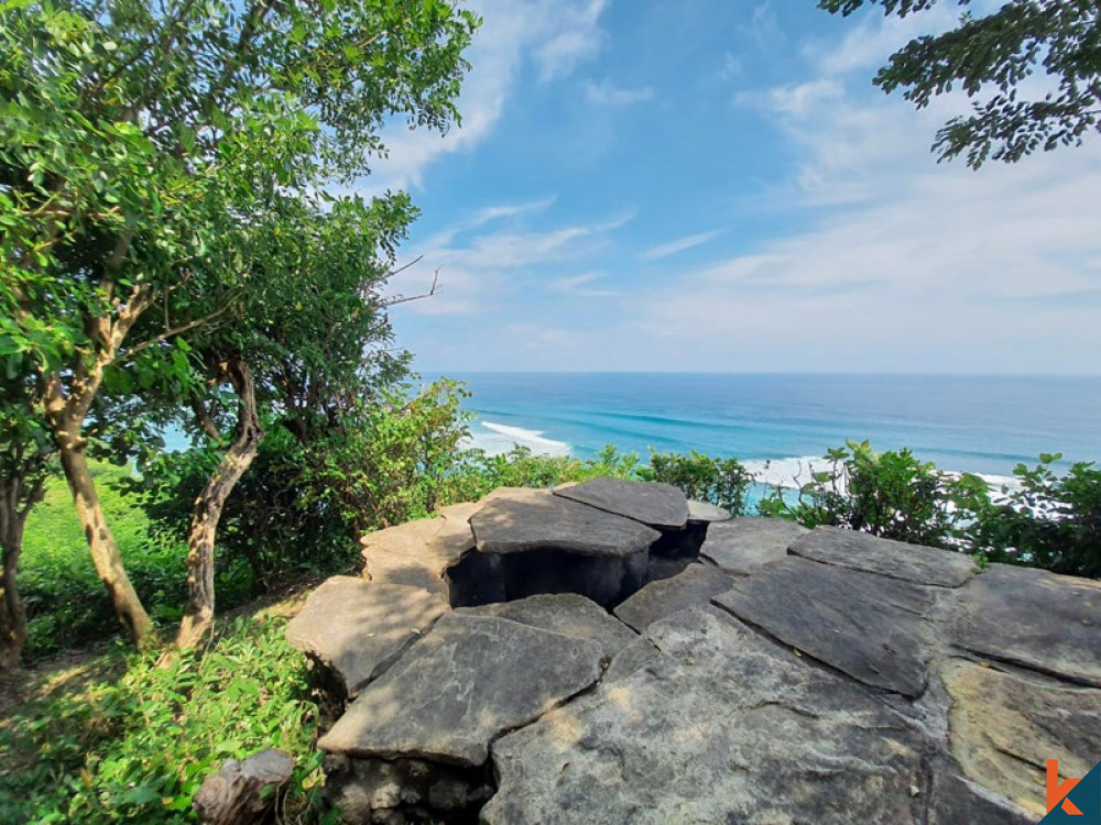 Opportunité d'investissement au sommet d'une falaise 2,8 HA avec une vue et un accès incroyables