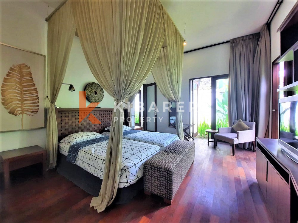Incroyable villa ouverte de quatre chambres située à Canggu Padonan