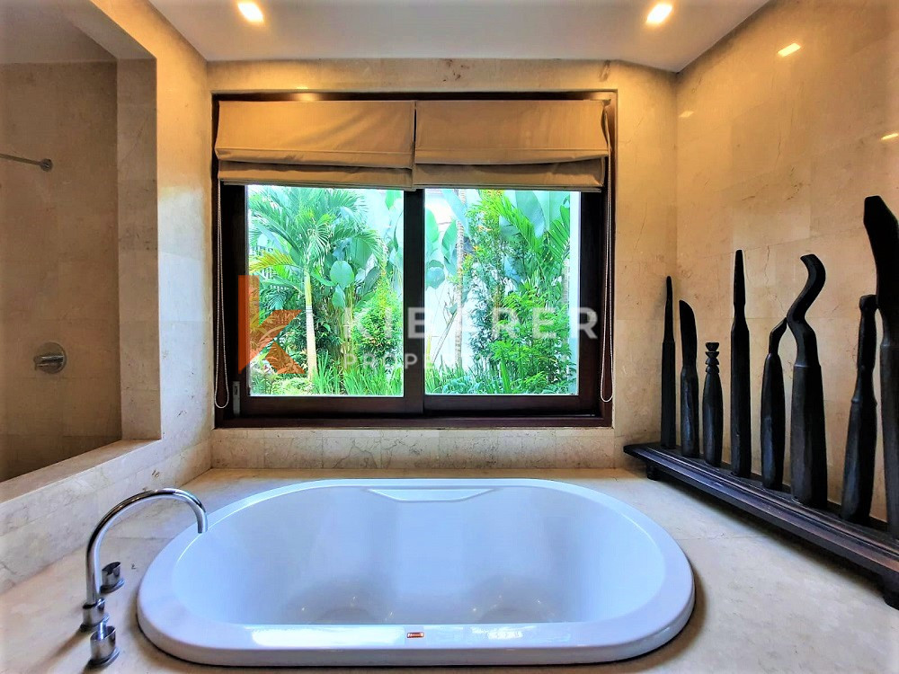 Menakjubkan Four Bedrooms Open Living Villa Terletak Di Canggu Padonan