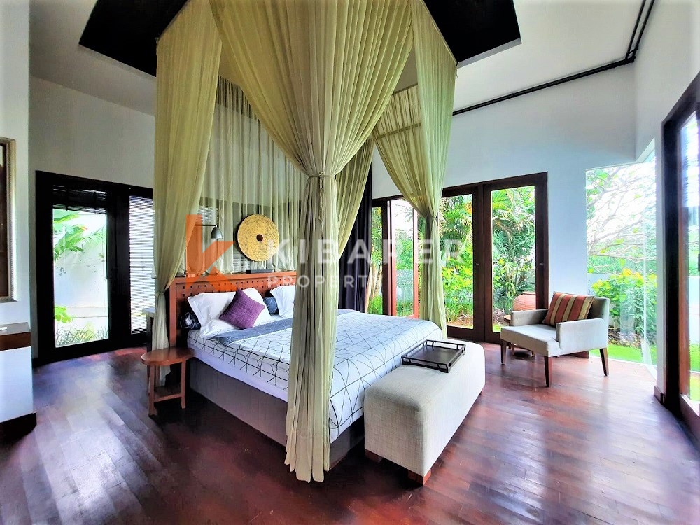 Menakjubkan Four Bedrooms Open Living Villa Terletak Di Canggu Padonan