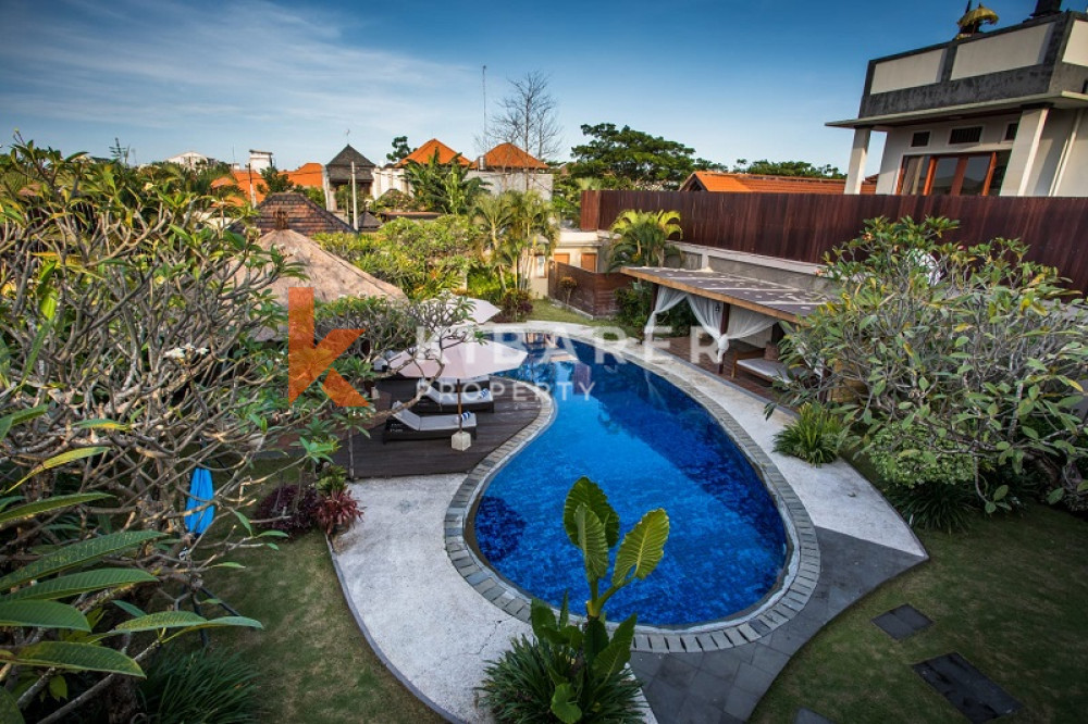 Amazing Five Bedroom Closed Living Villa Near Batu Belig Beach (Available Aug 2022)