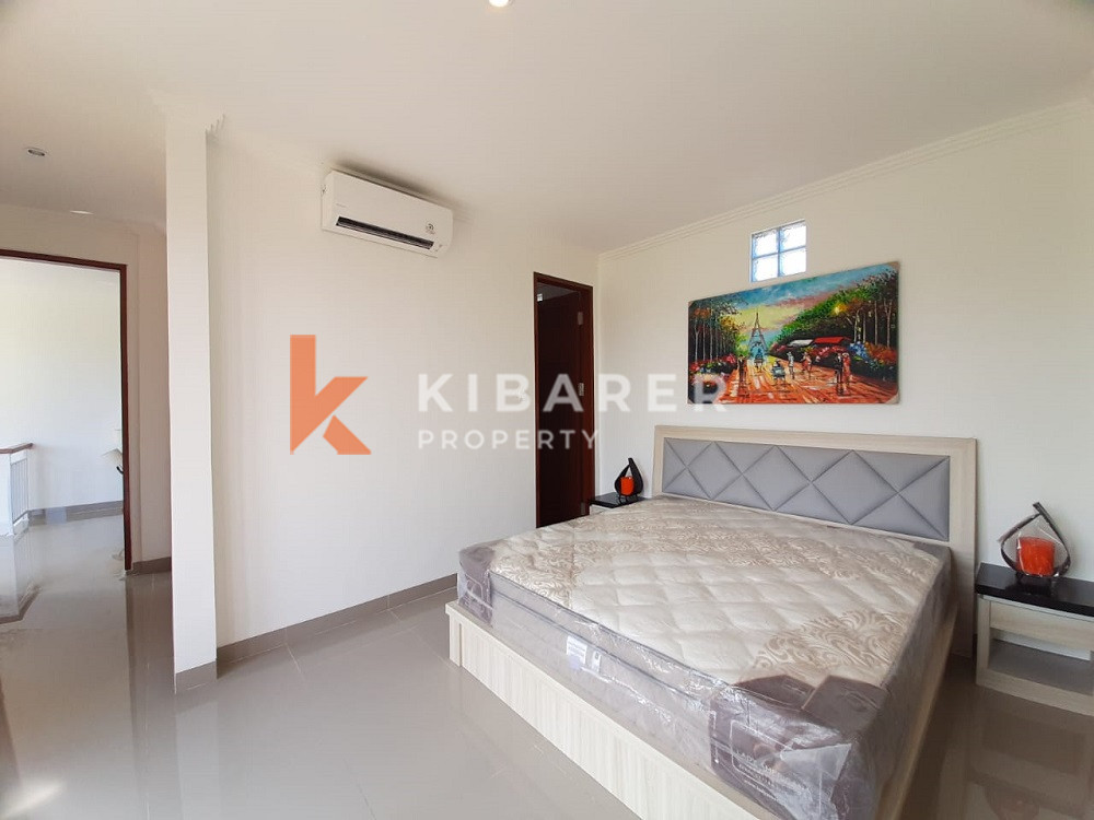 Vila Tiga Kamar Tidur yang Menakjubkan dengan Atap dan Hanya 400 m dari Pantai Cemagi