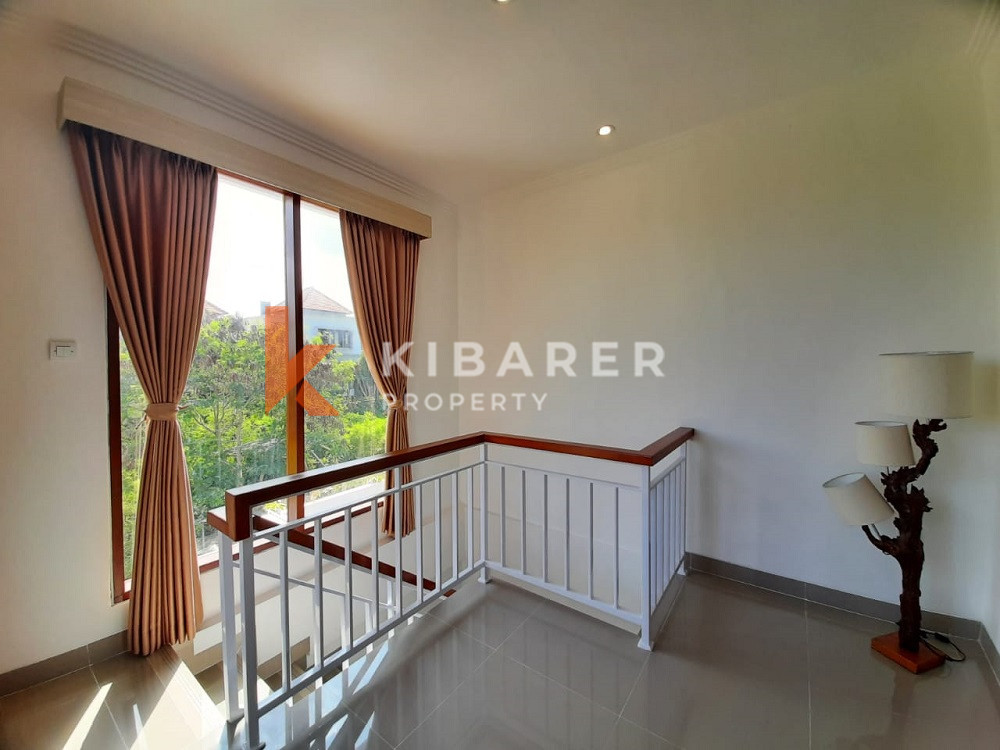 Vila Tiga Kamar Tidur yang Menakjubkan dengan Atap dan Hanya 400 m dari Pantai Cemagi