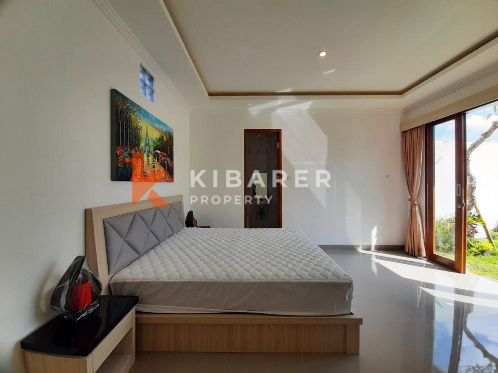 Vila Tiga Kamar Tidur yang Menakjubkan dengan Atap dan Hanya 400 m dari Pantai Cemagi