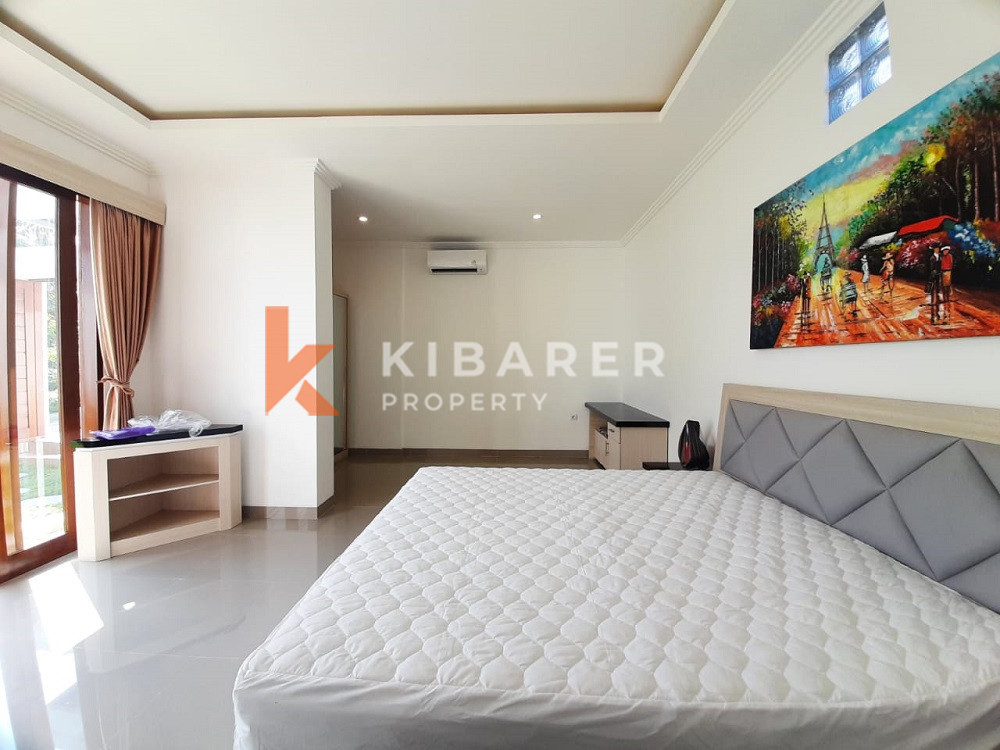 Vila Tiga Kamar Tidur yang Menakjubkan dengan Atap dan Hanya 400 m dari Pantai Cemagi