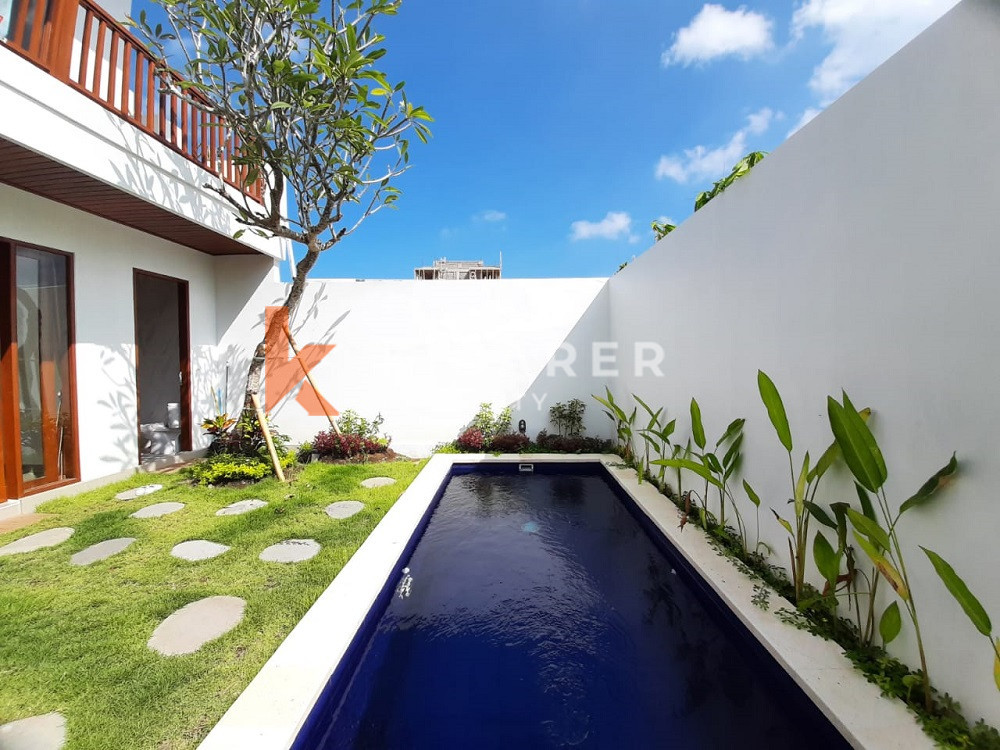 Vila Tiga Kamar Tidur yang Menakjubkan dengan Atap dan Hanya 400 m dari Pantai Cemagi