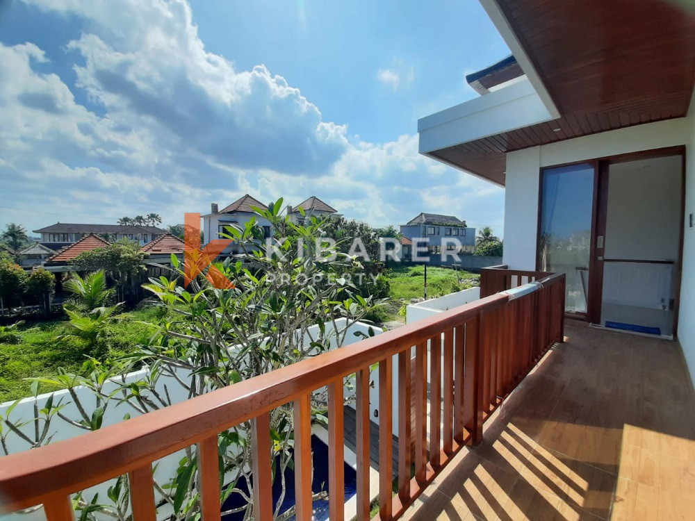 Vila Tiga Kamar Tidur yang Menakjubkan dengan Atap dan Hanya 400 m dari Pantai Cemagi