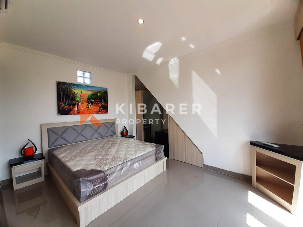 Vila Tiga Kamar Tidur yang Menakjubkan dengan Atap dan Hanya 400 m dari Pantai Cemagi