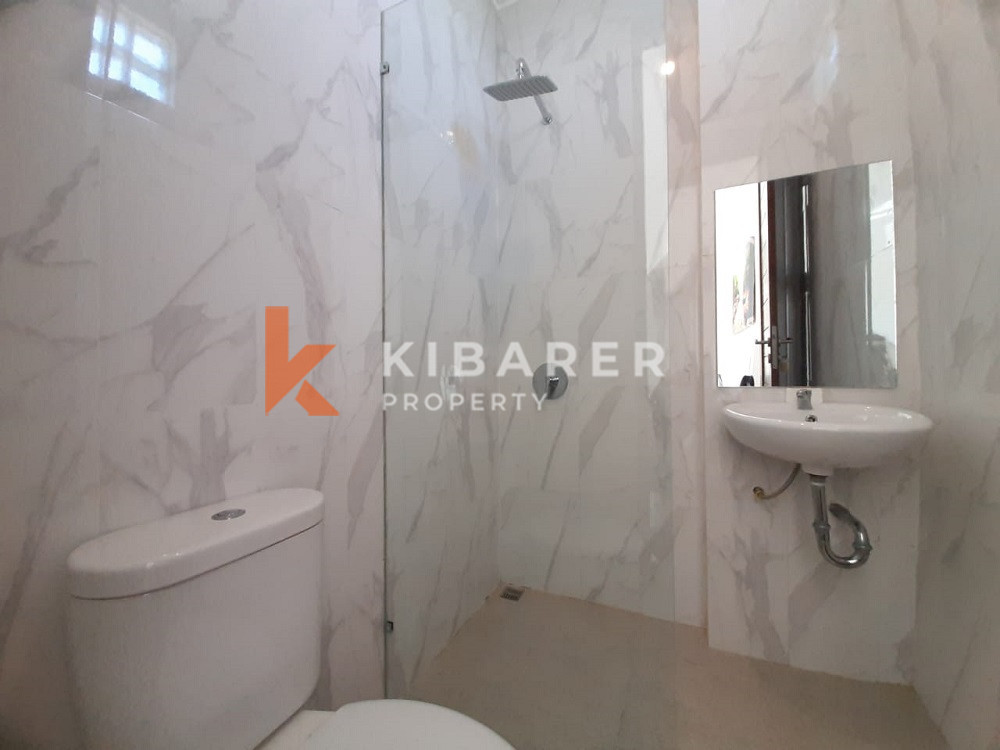 Vila Tiga Kamar Tidur yang Menakjubkan dengan Atap dan Hanya 400 m dari Pantai Cemagi