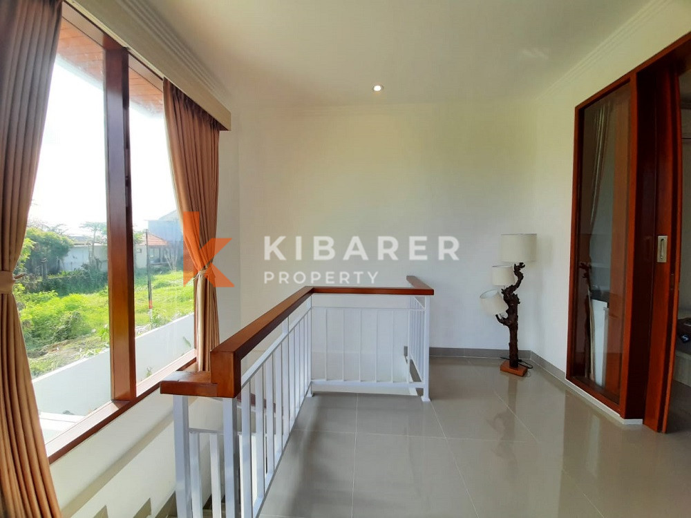 Vila Tiga Kamar Tidur yang Menakjubkan dengan Atap dan Hanya 400 m dari Pantai Cemagi