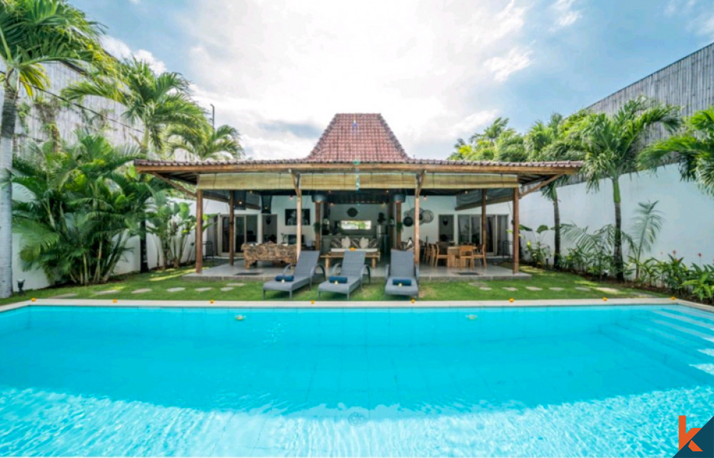 Idyllic Mix Modern Joglo Villa for Lease in Seminyak