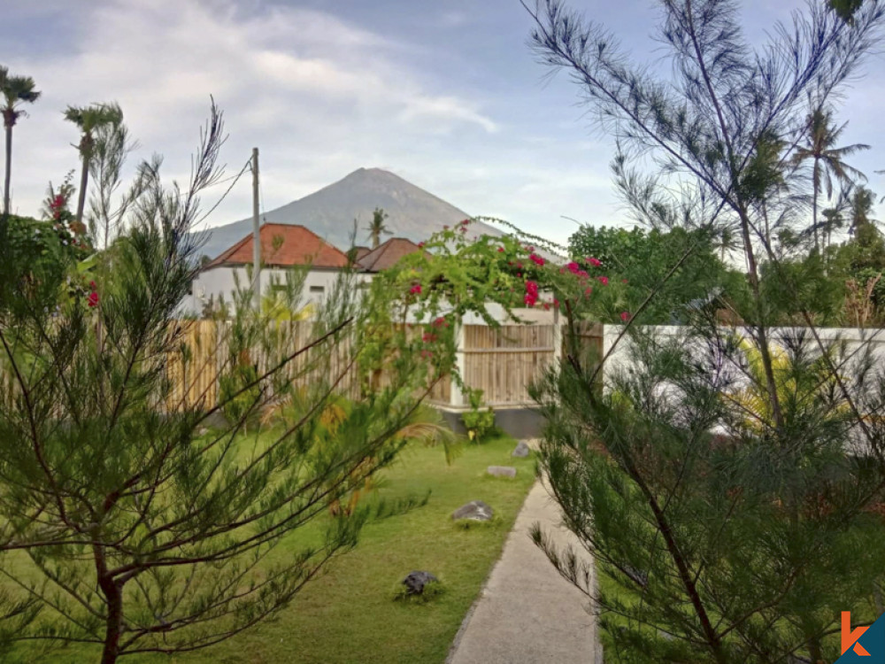 Villa Indah Dengan Pemandangan Gunung Dijual di Amed