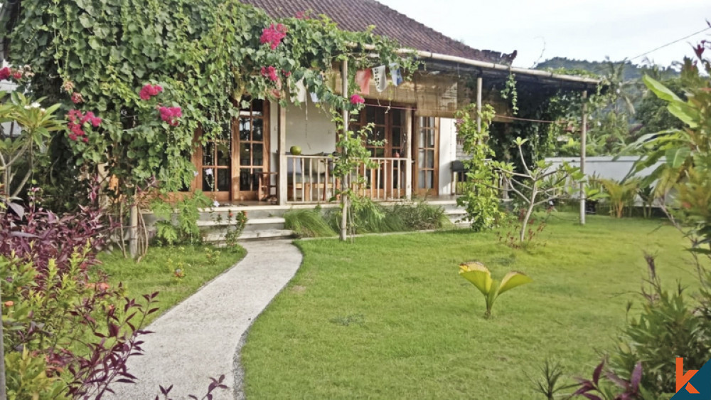 Villa Indah Dengan Pemandangan Gunung Dijual di Amed