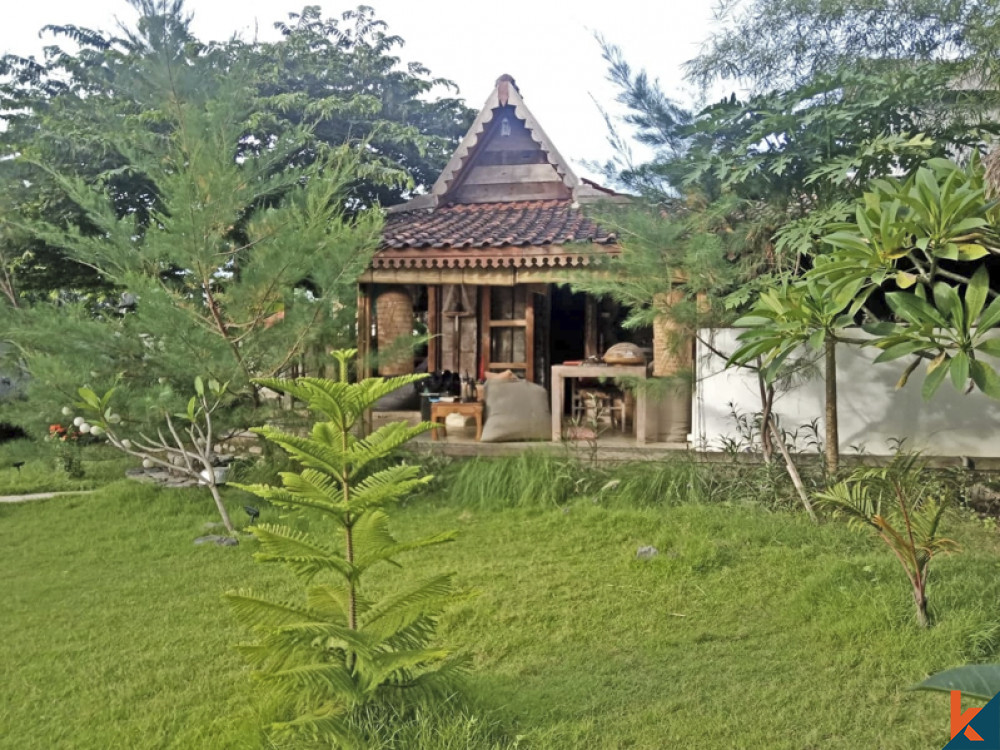 Villa Indah Dengan Pemandangan Gunung Dijual di Amed