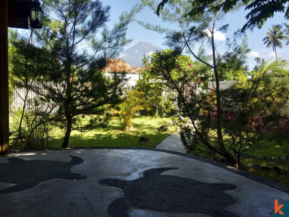 Villa Indah Dengan Pemandangan Gunung Dijual di Amed