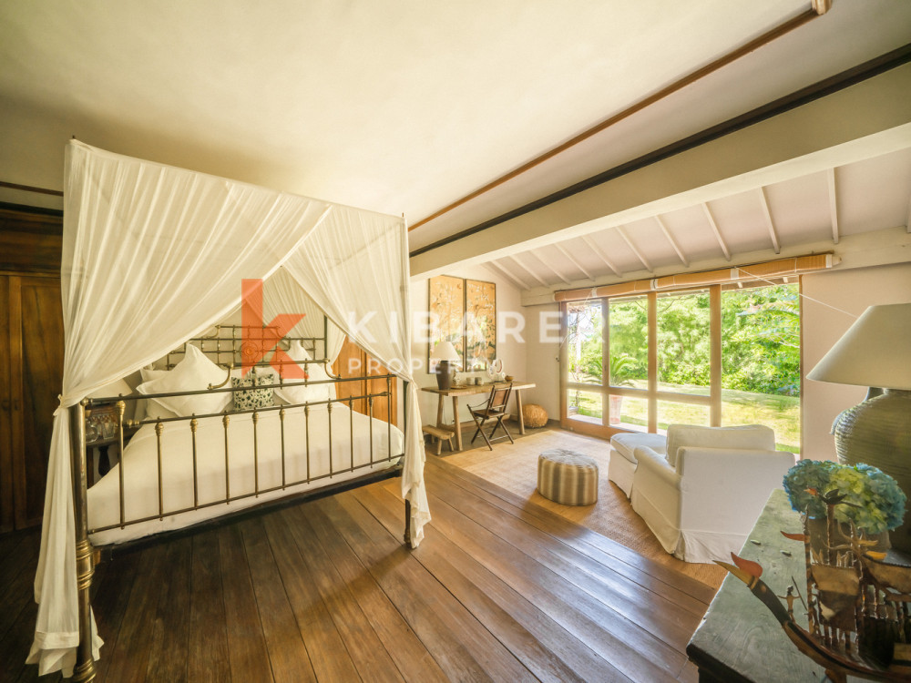 Élégante villa de cinq chambres avec vue sur les rizières située à Umalas (disponible le 11 juin 2022)